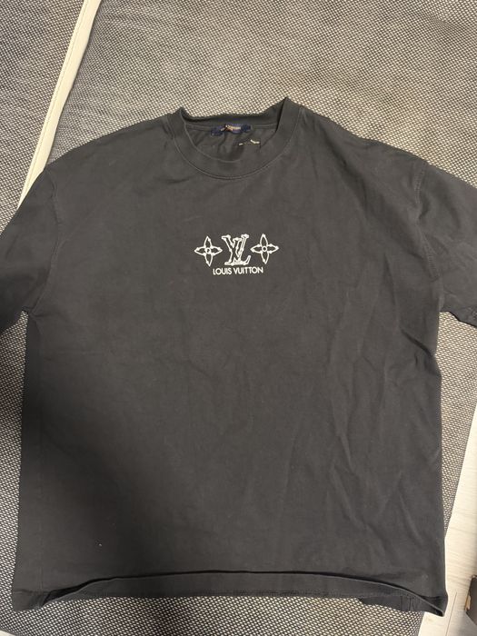 Продава се тениска на louis vuitton