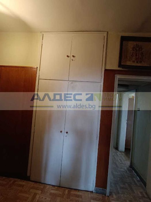 Продава се Тристаен апартамент в София, Медицинска академия - 106 кв.м за 1539 €/кв.м - Снимка #2