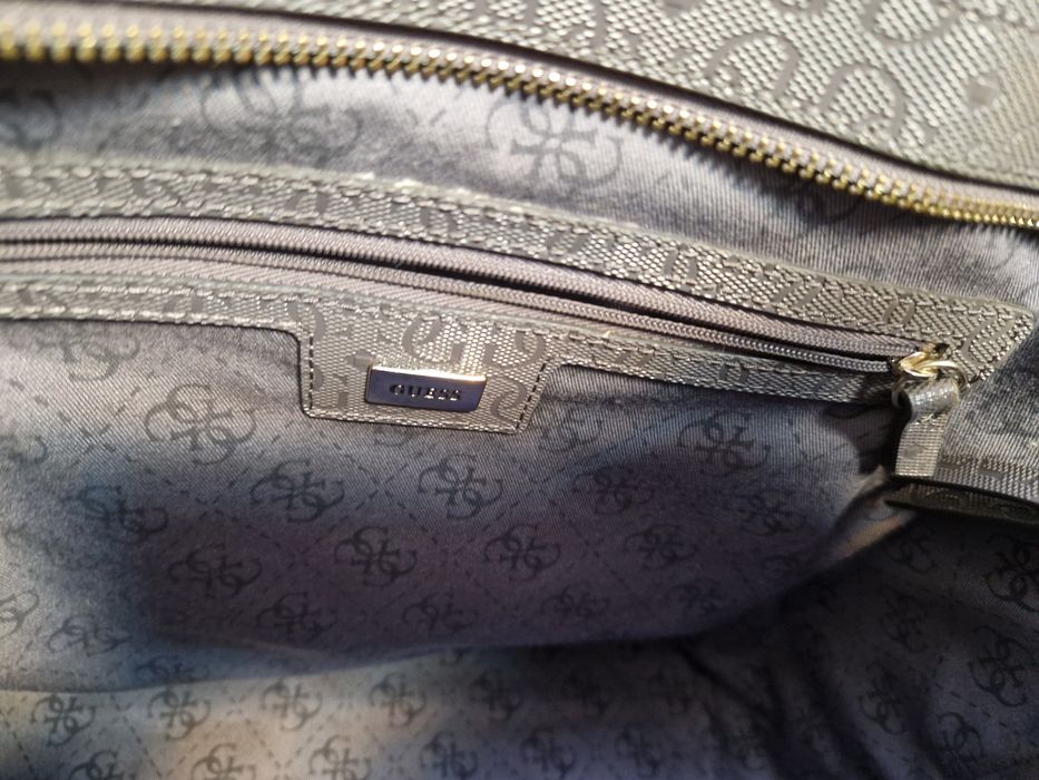 Дамски чанти Guess, Mohito и други