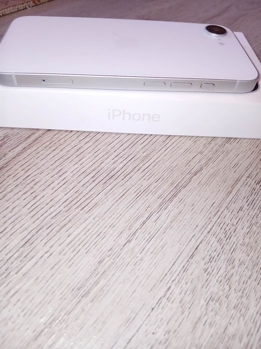 iPhone 16e 128GB - като нов,гаранция,пълен комплект(ВИЖТЕ ОПИСАНИЕТО!)