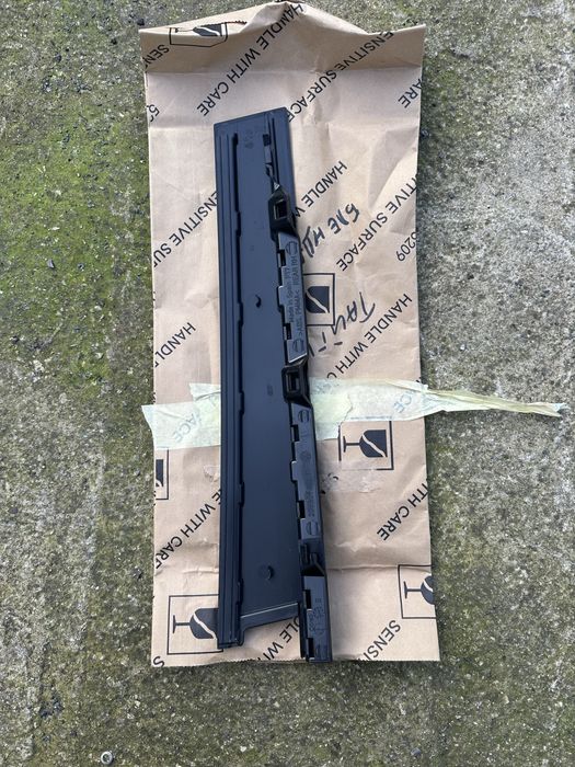 VW Polo 2018 лява и дясна лайсна на вратата НОВИ ОЕ