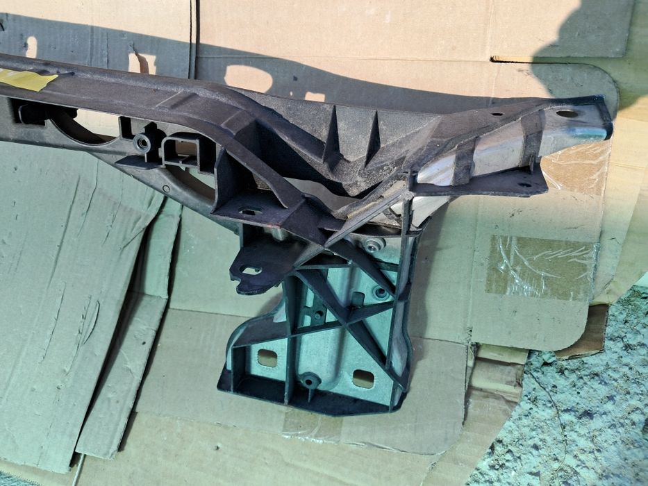 Очиларка преден панел Audi A4 B9