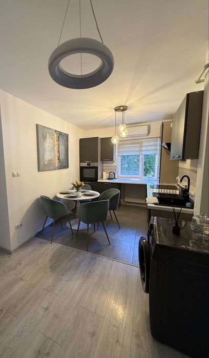 Inchiriez apartament 2 camere | etaj 1| zona centrala, cu acces rapid la puncte de interes | Loc de parcare