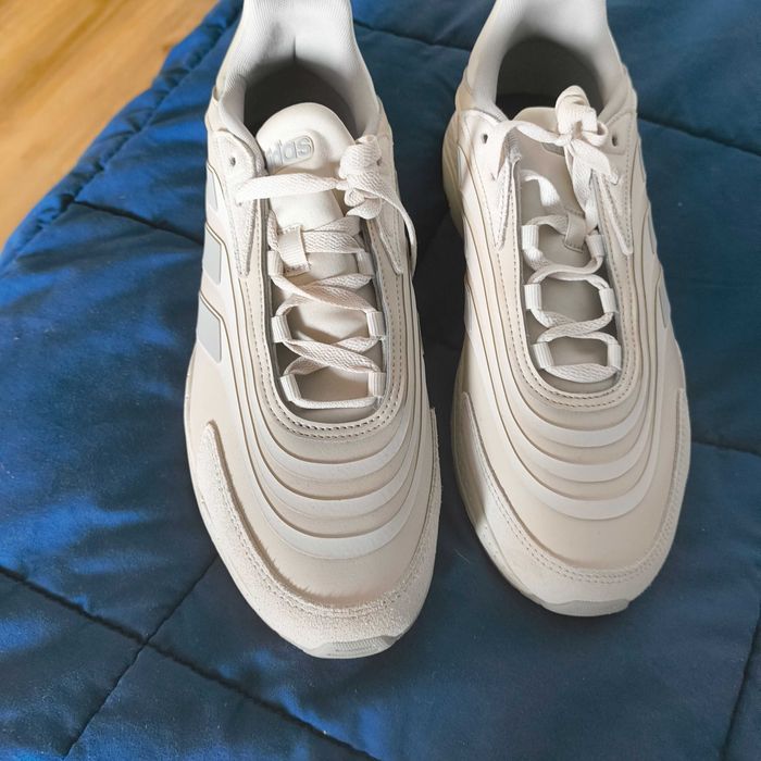 Маратонки Адидас оригинални 43 номер не са новени