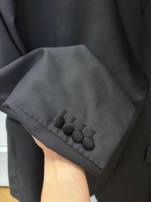 Costum seroussi marimea 54. Editie limitata. Nou