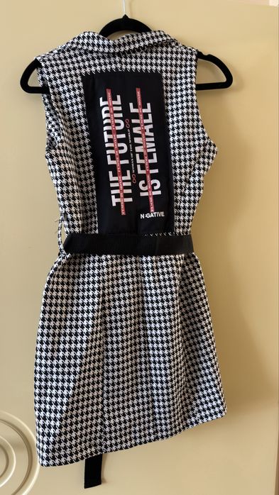 Чисто нова рокля Negative