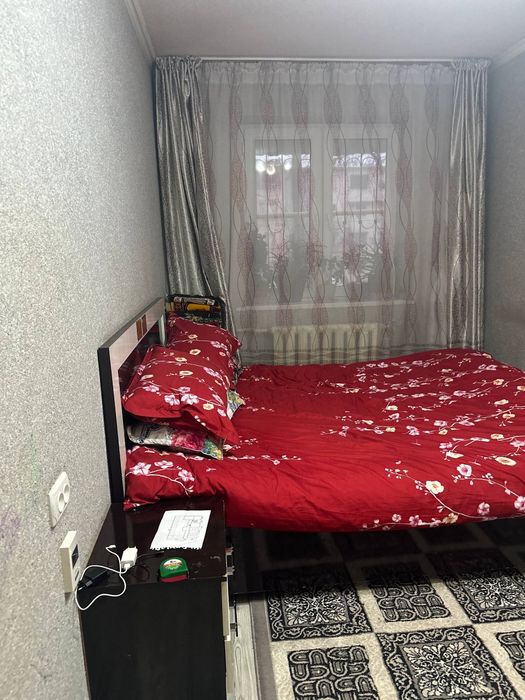 Учтепа 22 кв 2 ком квартира сотилади, 4 этажли домни,  1 этажи