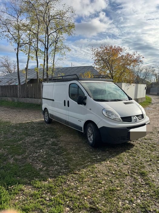 Vând Renault trafic model lung