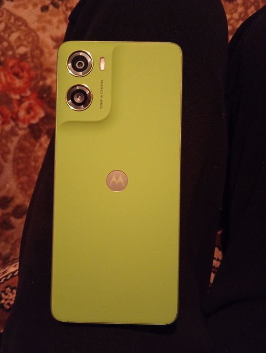 Продам телефон Motorola g06