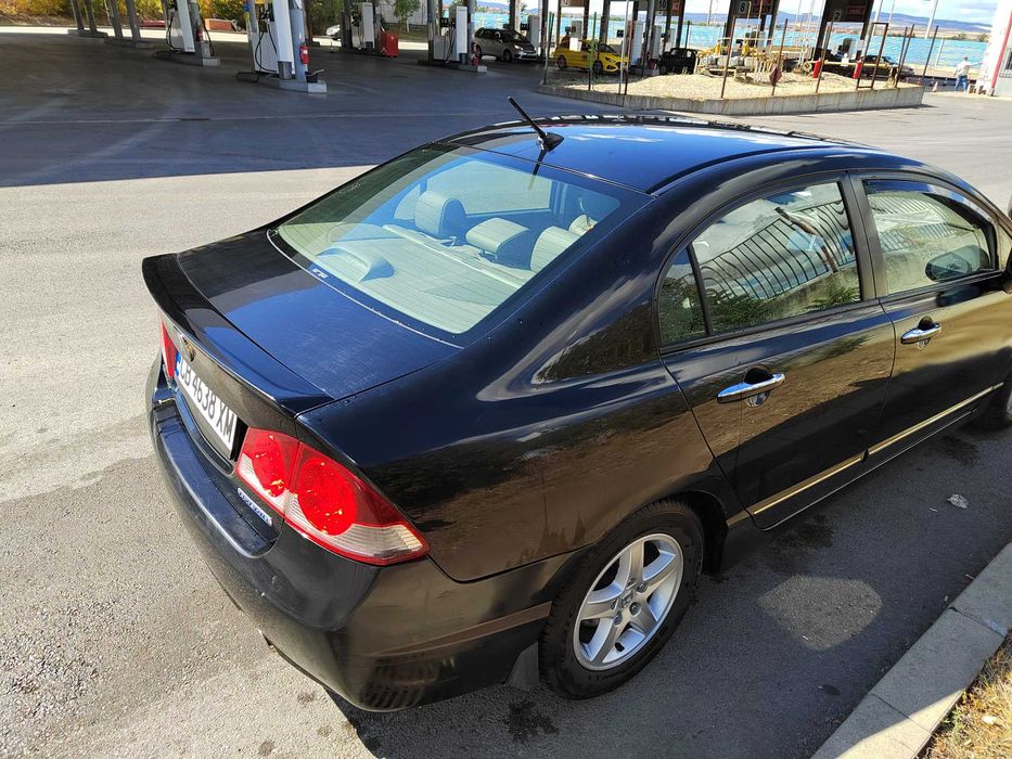 Продавам Honda Civic hibrid