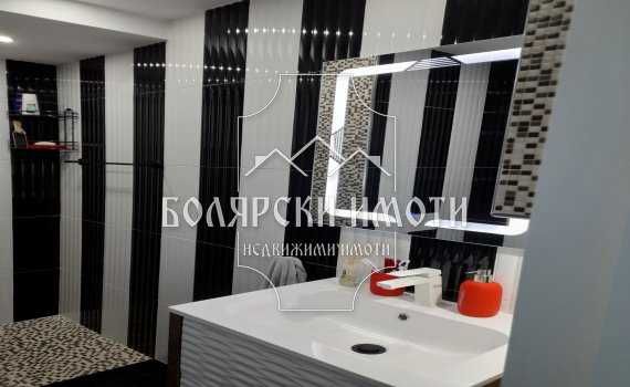 Продава се Четиристаен апартамент в Велико Търново, Център - 160 кв.м за 1407 €/кв.м - Снимка #17