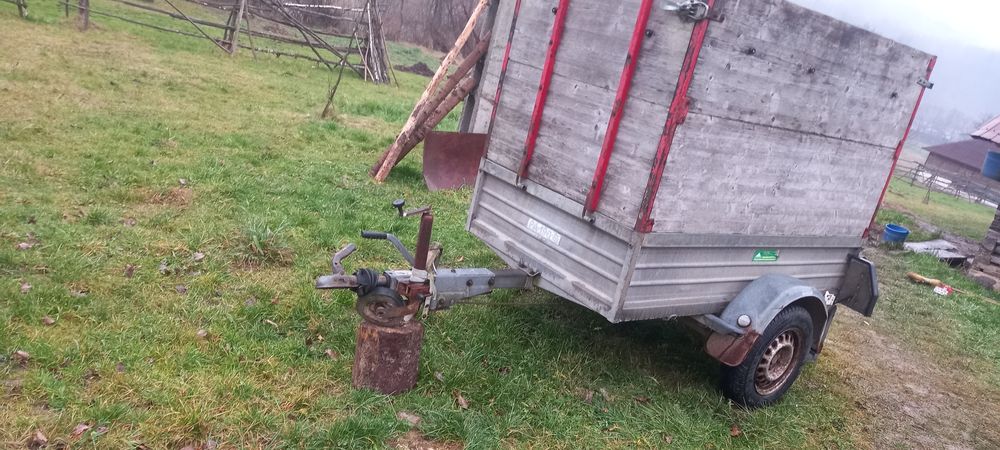 Vând remorca auto