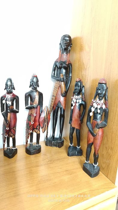 Vând statuete africane lucrate manual!