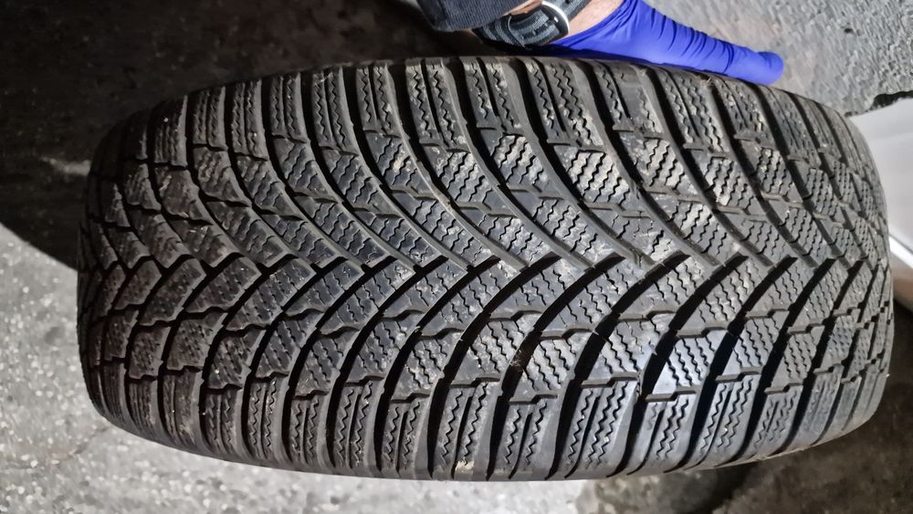 Vând anvelopa iarna Firestone 215 60 16