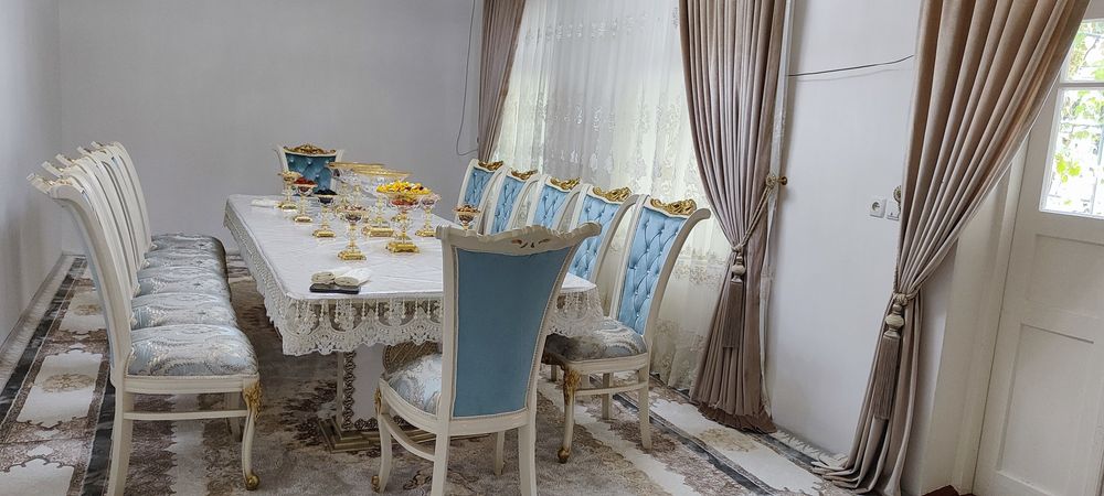 Стол  стул сотилади.