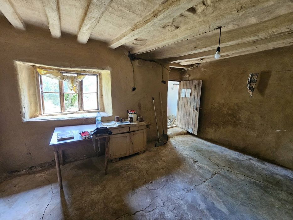 Къща с двор в Приселци на 6 км. От Обзор