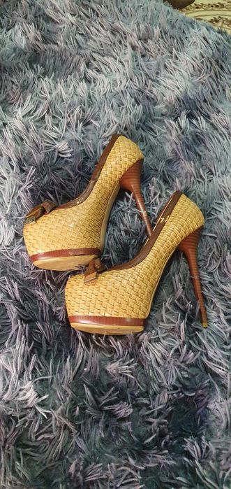 Tuflik jenskiy razmeri 35, 3 ta,