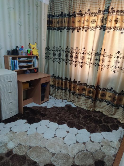 Срочно продаётся 2х комнатная квартира в 12 мкр ,39 дом  3 этаж