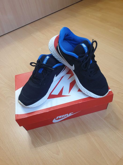 Adidasi originali Nike Revolution 5 marime 38