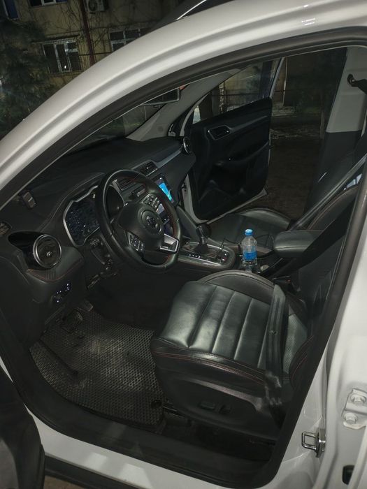 MG ZS mashinasi sotiladi