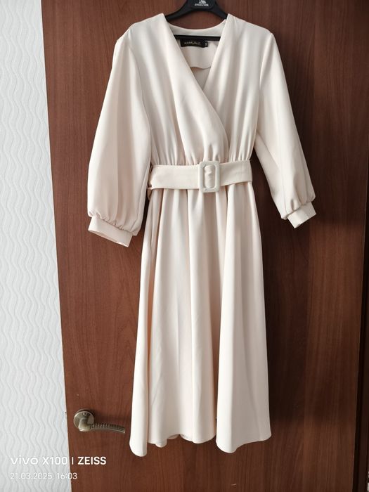 Платье нарядное для девочек 9-10 лет.