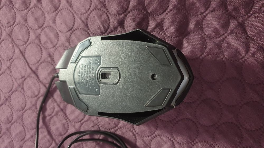 mouse pentru gaming cu lumini RGB, NOU fara nici o zgarietura