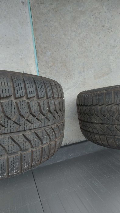 Продавам Гуми 235/40/18 зимни