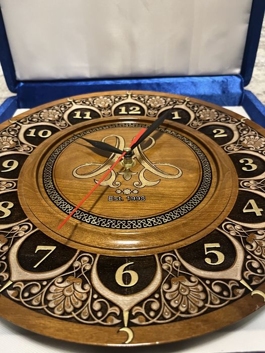 Suvenir Soat lagan Yong'oq daraxtidan yasalgan 80% qo'l mehnati