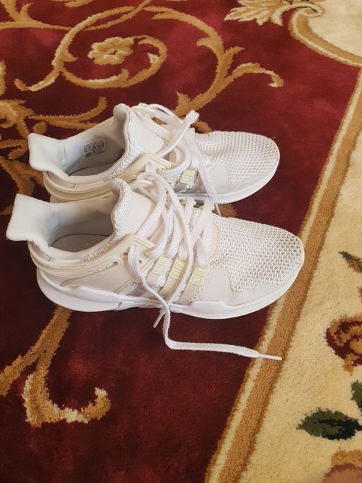 Adidasi albi marimea 38