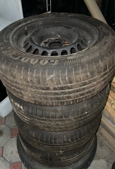 Комплект резины Goodyear 205/60/15 с дисками R15 разболтовка 5*112