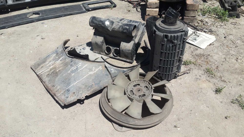 Автозапчасти на бусик LT