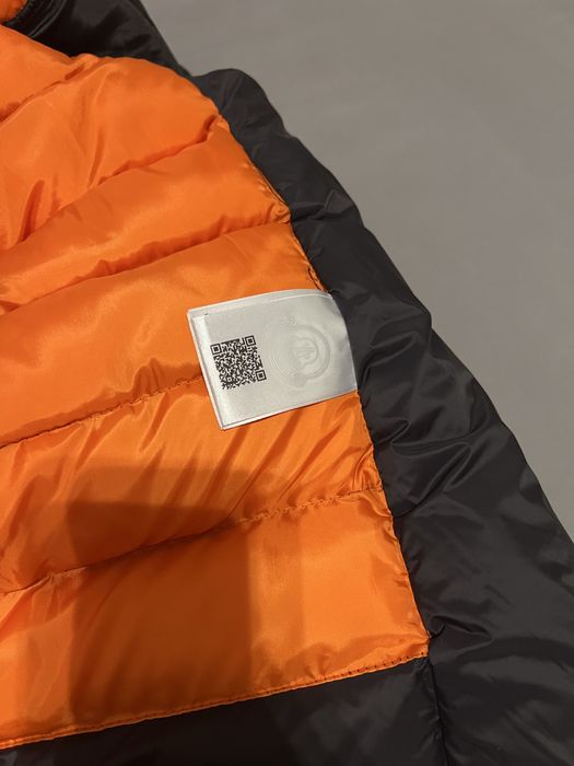 Geaca Moncler.