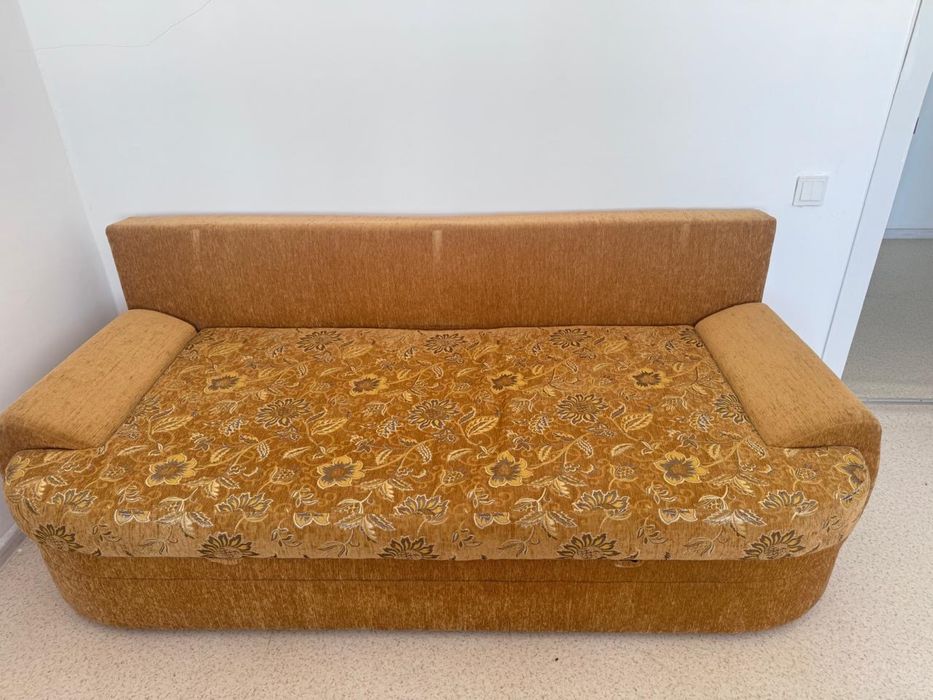 Продам холодильник и диван