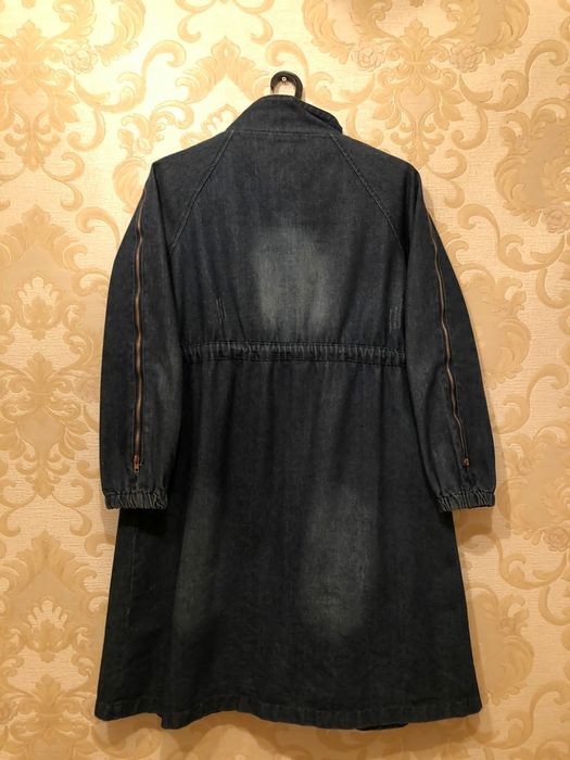 Джинсовый плащь.