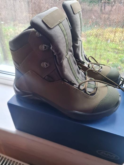 Bocanci piele mărimea 42 și 43