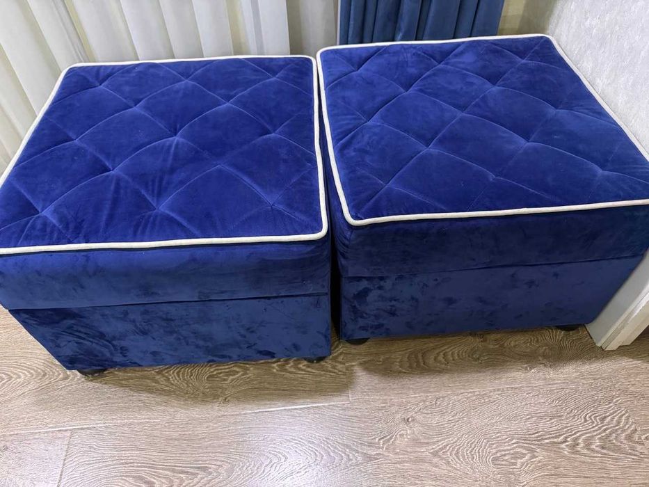 продается раскладной диван и два пуфика