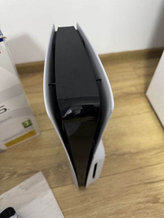 PlayStation 5 Slim, 1Tb, 2 Manete, + 1 Joc, Garantie