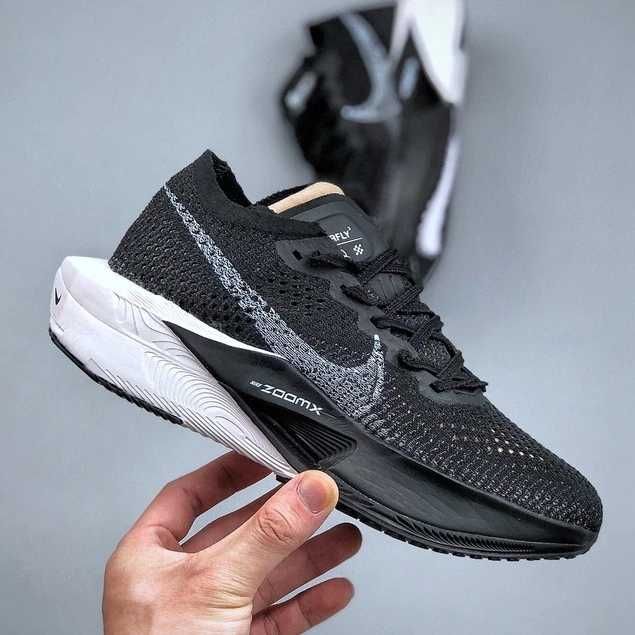 Продавам нови мъжки маратонки Nike Zoom Vaporfly next 3 black white