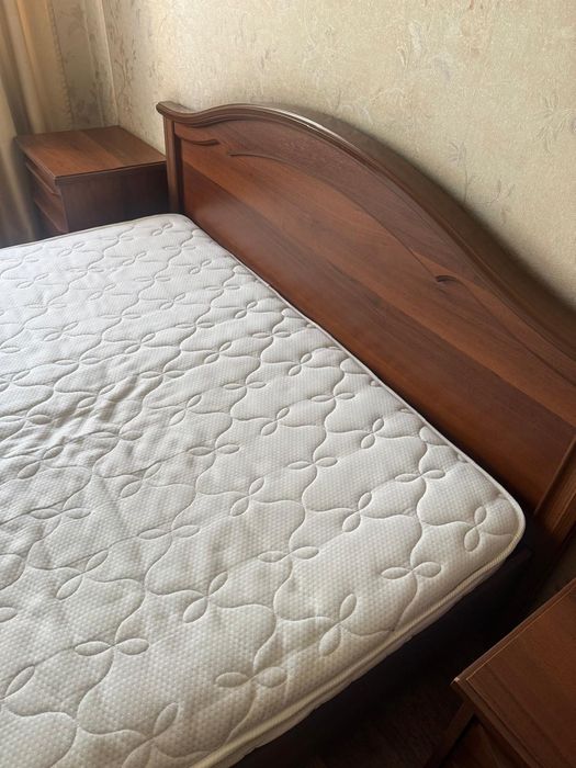 Кровать с тумбочками