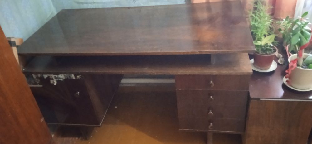 Продам стенку и письменный стол