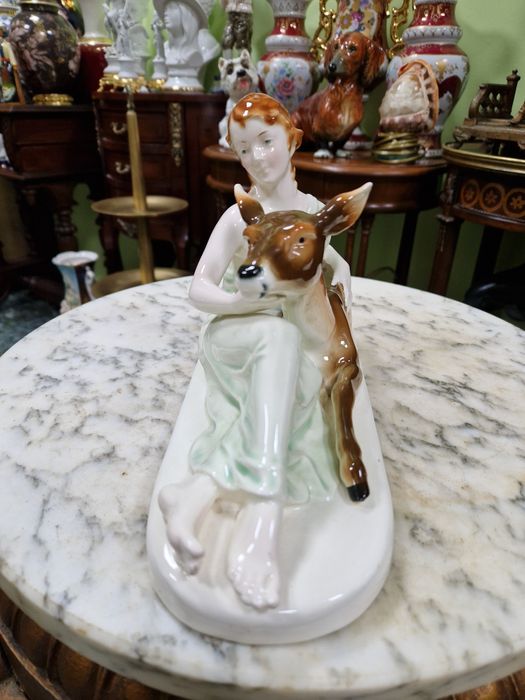 Стара уникална антикварна порцеланова фигура композиция