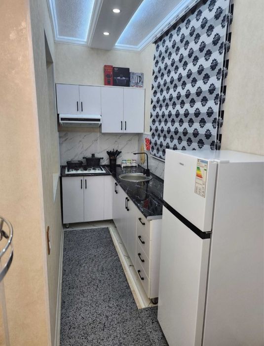 Метро Чиланзар Срочно Продам  1в2 комнатная 1,5/6 балкон 37квадратов