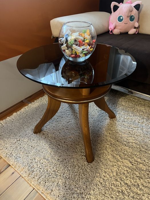 Продавам комплект маси и 6 стола от масивно дърво и стъкло – 350 €