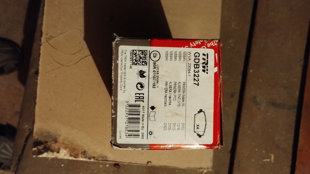 Продавам предни накладки за Нисан