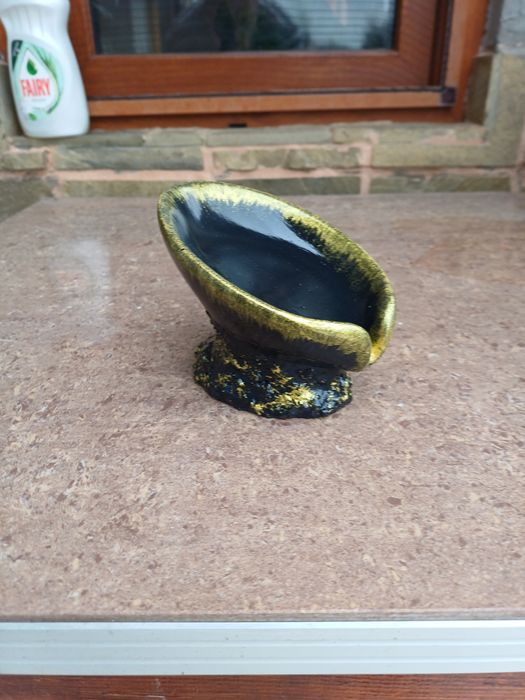 Дизайнерски поставки за сапун от декоративен бетон с канал за отичане