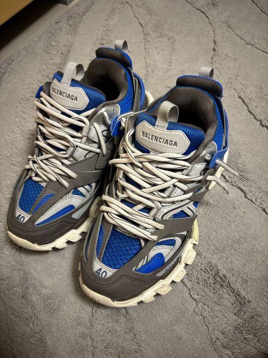 Balenciaga track led