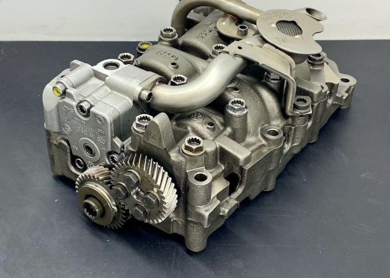 Pompa de ulei 2.0tdi BMM/BMP/BKP/BMA Passat/Golf5/Octavia/Caddy/Touran
