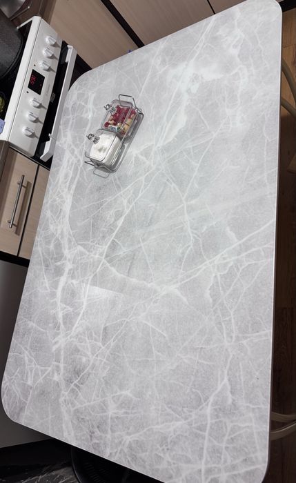 Продам кухонный стол