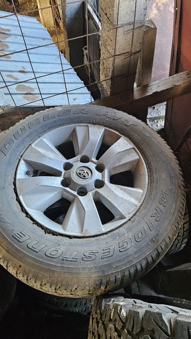 Vand set roti Toyota Hilux , originale .