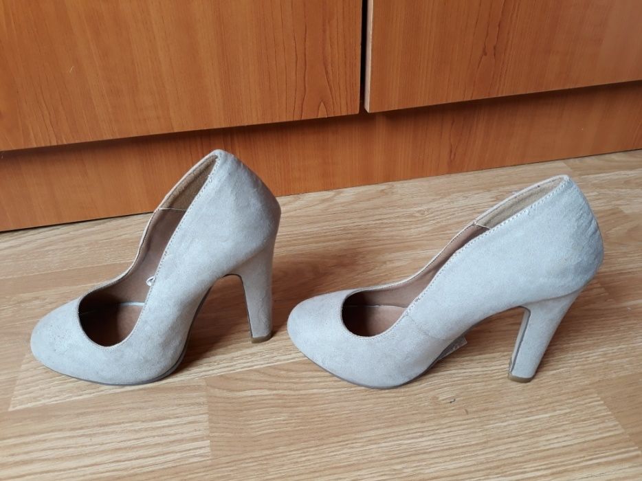 Pantofi purtati o singura data